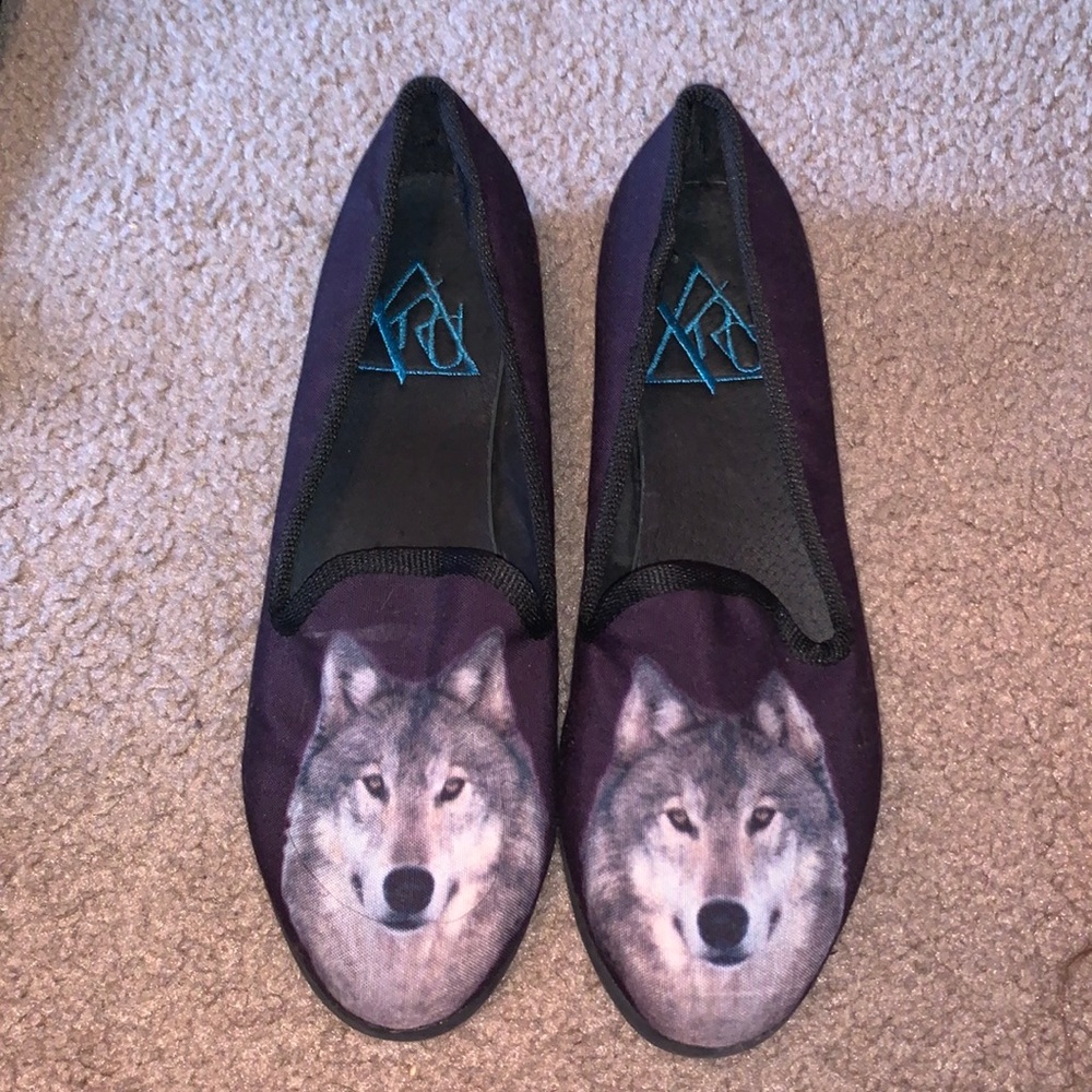 Like new YRU flats